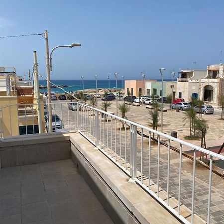 Casa Vacanze Illiria A Roca Vecchia Vicinissima Al Mare מראה חיצוני תמונה